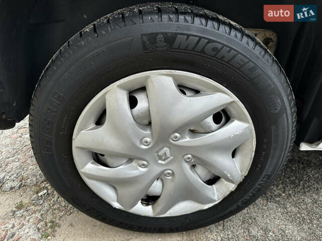 Білий Рено Кєнгу, об'ємом двигуна 1.5 л та пробігом 195 тис. км за 8200 $, фото 18 на Automoto.ua