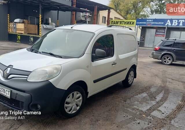 Белый Рено Кенгу, объемом двигателя 1.46 л и пробегом 276 тыс. км за 9000 $, фото 5 на Automoto.ua