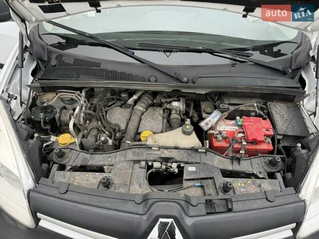 Белый Рено Кенгу, объемом двигателя 1.5 л и пробегом 205 тыс. км за 9600 $, фото 19 на Automoto.ua