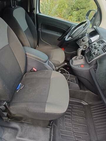 Білий Рено Кєнгу, об'ємом двигуна 1.46 л та пробігом 150 тис. км за 9199 $, фото 14 на Automoto.ua