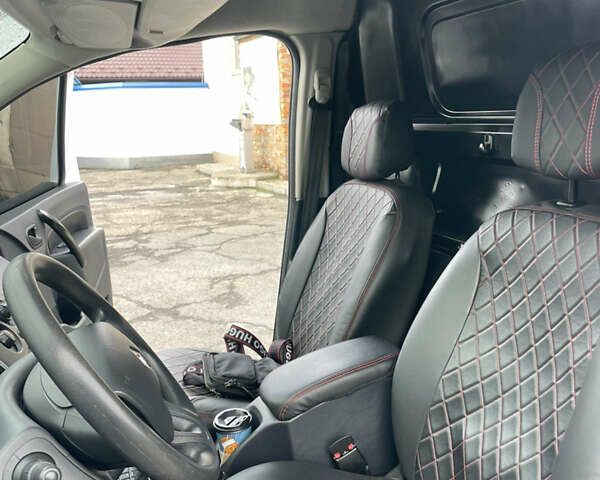 Белый Рено Кенгу, объемом двигателя 1.46 л и пробегом 161 тыс. км за 8200 $, фото 16 на Automoto.ua