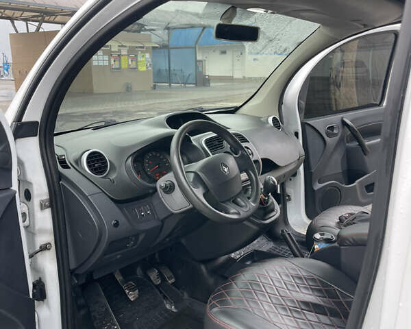 Белый Рено Кенгу, объемом двигателя 1.46 л и пробегом 161 тыс. км за 8200 $, фото 15 на Automoto.ua