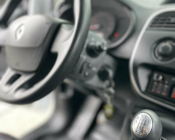 Белый Рено Кенгу, объемом двигателя 1.46 л и пробегом 161 тыс. км за 8200 $, фото 10 на Automoto.ua