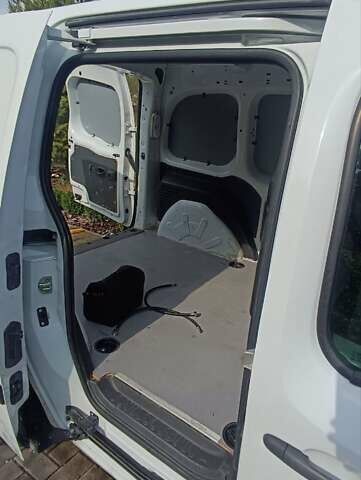 Білий Рено Кєнгу, об'ємом двигуна 1.46 л та пробігом 150 тис. км за 9199 $, фото 10 на Automoto.ua