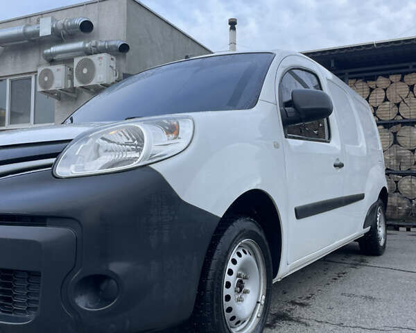 Белый Рено Кенгу, объемом двигателя 1.46 л и пробегом 161 тыс. км за 8200 $, фото 2 на Automoto.ua