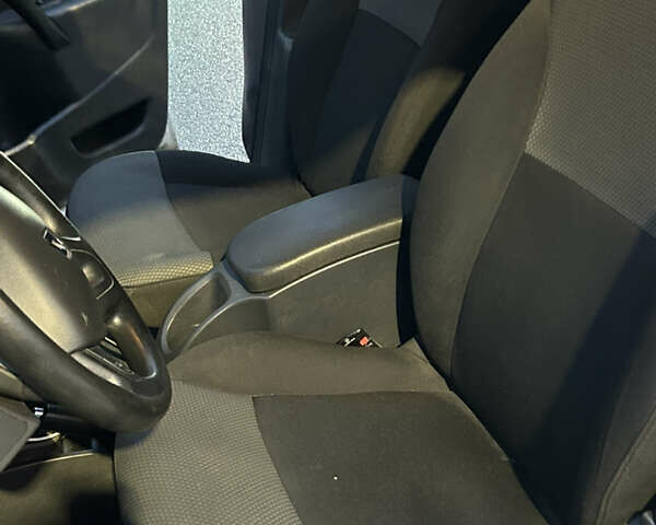 Белый Рено Кенгу, объемом двигателя 1.5 л и пробегом 231 тыс. км за 12300 $, фото 11 на Automoto.ua