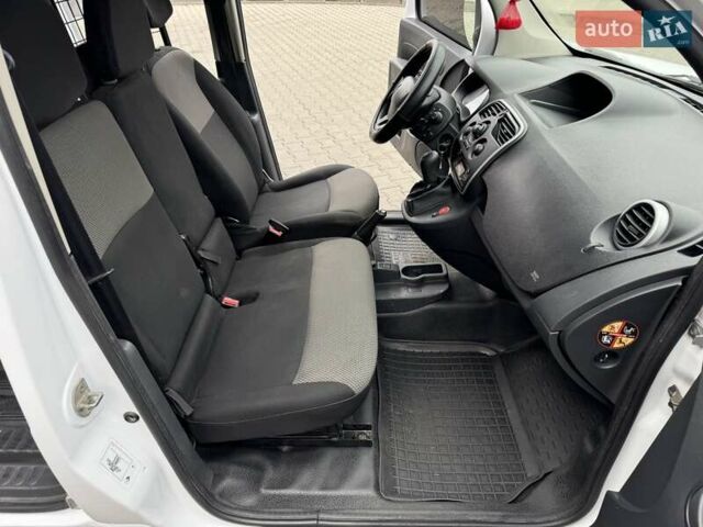 Белый Рено Кенгу, объемом двигателя 1.5 л и пробегом 205 тыс. км за 9600 $, фото 10 на Automoto.ua