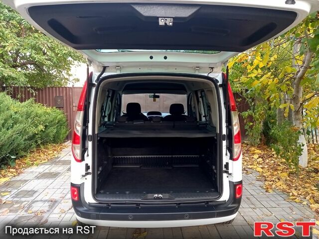 Білий Рено Кєнгу, об'ємом двигуна 1.5 л та пробігом 260 тис. км за 11550 $, фото 8 на Automoto.ua