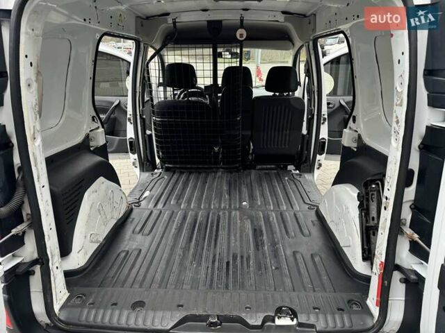 Белый Рено Кенгу, объемом двигателя 1.5 л и пробегом 205 тыс. км за 9600 $, фото 15 на Automoto.ua