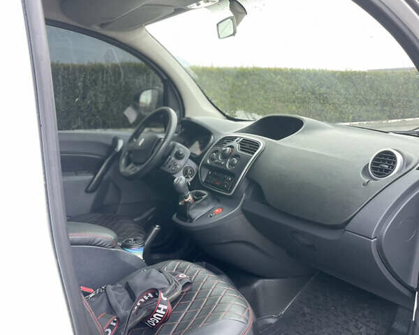 Белый Рено Кенгу, объемом двигателя 1.46 л и пробегом 161 тыс. км за 8200 $, фото 12 на Automoto.ua