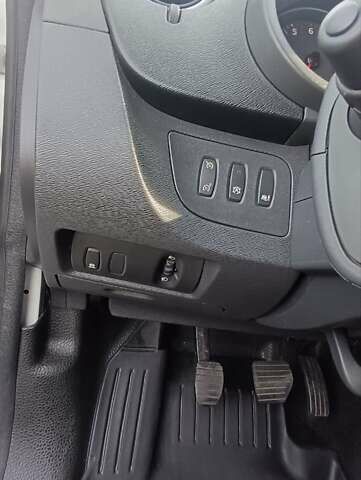 Білий Рено Кєнгу, об'ємом двигуна 1.46 л та пробігом 150 тис. км за 9199 $, фото 5 на Automoto.ua