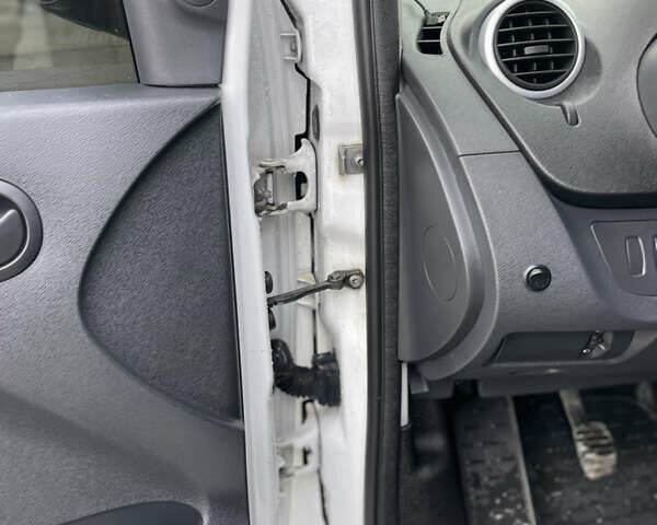 Белый Рено Кенгу, объемом двигателя 1.46 л и пробегом 161 тыс. км за 8200 $, фото 13 на Automoto.ua