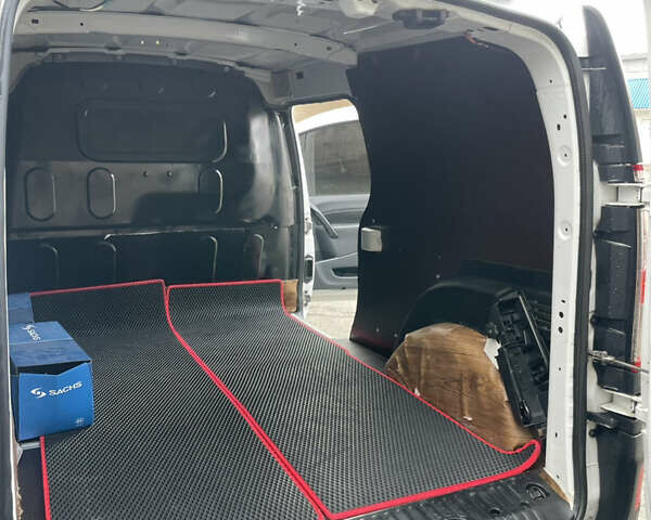 Белый Рено Кенгу, объемом двигателя 1.46 л и пробегом 161 тыс. км за 8200 $, фото 24 на Automoto.ua