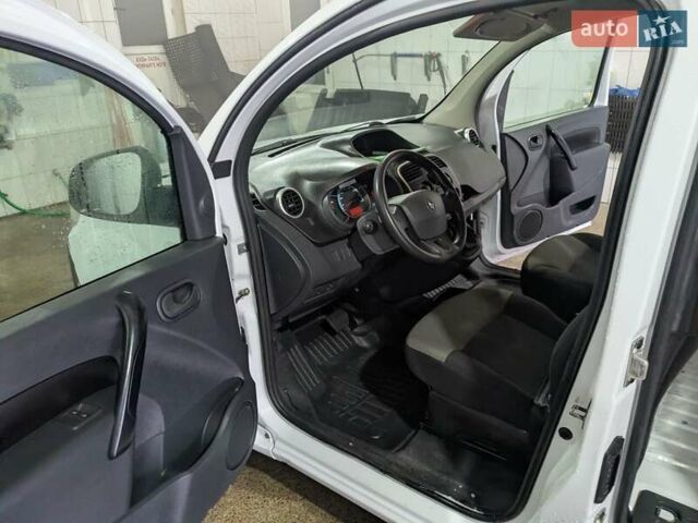 Белый Рено Кенгу, объемом двигателя 0 л и пробегом 52 тыс. км за 8750 $, фото 3 на Automoto.ua