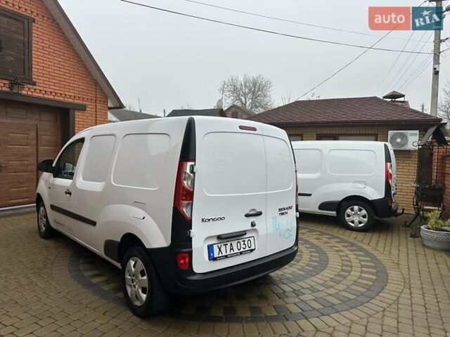 Белый Рено Кенгу, объемом двигателя 0 л и пробегом 25 тыс. км за 12400 $, фото 11 на Automoto.ua
