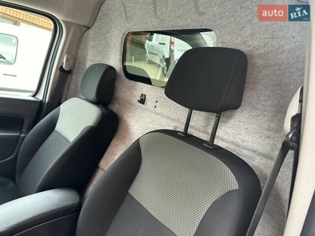 Білий Рено Кєнгу, об'ємом двигуна 0 л та пробігом 27 тис. км за 12800 $, фото 27 на Automoto.ua