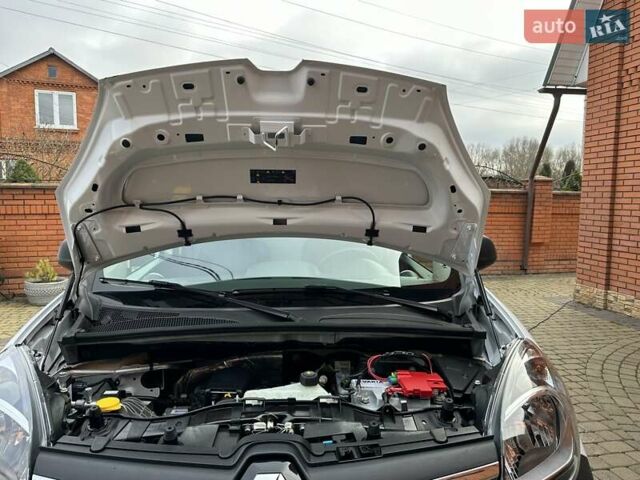 Білий Рено Кєнгу, об'ємом двигуна 0 л та пробігом 27 тис. км за 12800 $, фото 69 на Automoto.ua