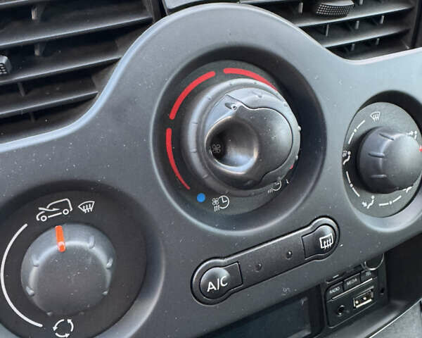 Білий Рено Кєнгу, об'ємом двигуна 0 л та пробігом 51 тис. км за 9800 $, фото 20 на Automoto.ua