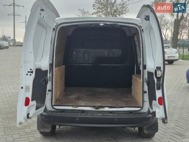 Белый Рено Кенгу, объемом двигателя 1.46 л и пробегом 179 тыс. км за 10500 $, фото 3 на Automoto.ua