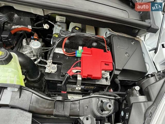 Белый Рено Кенгу, объемом двигателя 0 л и пробегом 25 тыс. км за 12400 $, фото 69 на Automoto.ua