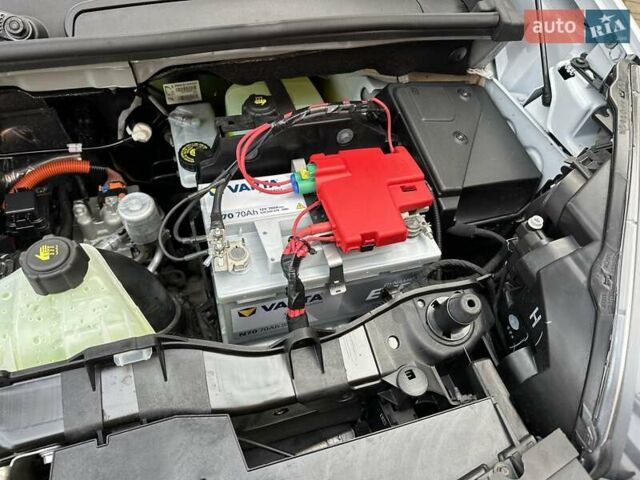 Білий Рено Кєнгу, об'ємом двигуна 0 л та пробігом 27 тис. км за 12800 $, фото 70 на Automoto.ua