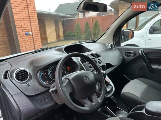 Белый Рено Кенгу, объемом двигателя 0 л и пробегом 25 тыс. км за 12400 $, фото 30 на Automoto.ua