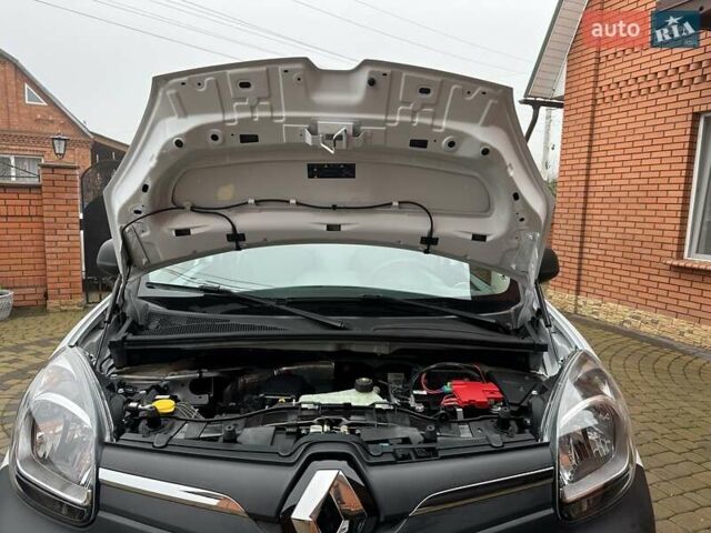 Белый Рено Кенгу, объемом двигателя 0 л и пробегом 25 тыс. км за 12400 $, фото 68 на Automoto.ua