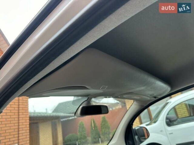 Белый Рено Кенгу, объемом двигателя 0 л и пробегом 25 тыс. км за 12400 $, фото 36 на Automoto.ua