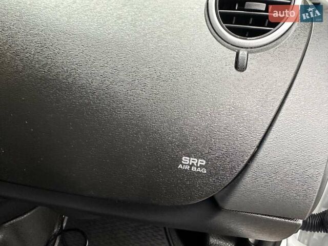 Белый Рено Кенгу, объемом двигателя 0 л и пробегом 25 тыс. км за 12400 $, фото 58 на Automoto.ua