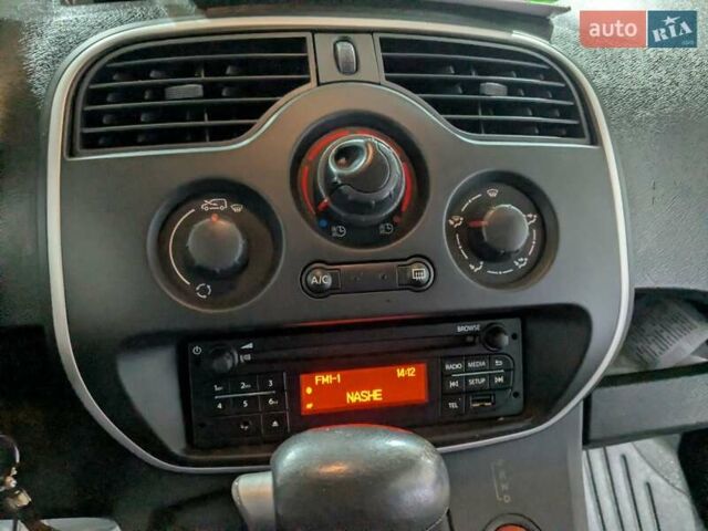 Белый Рено Кенгу, объемом двигателя 0 л и пробегом 52 тыс. км за 8750 $, фото 7 на Automoto.ua