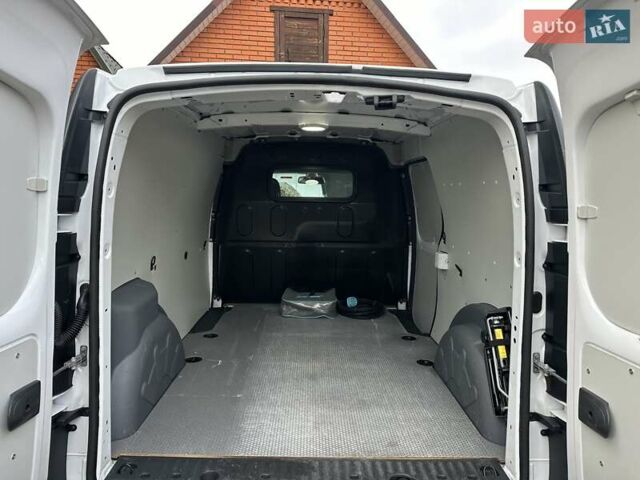 Білий Рено Кєнгу, об'ємом двигуна 0 л та пробігом 27 тис. км за 12800 $, фото 42 на Automoto.ua