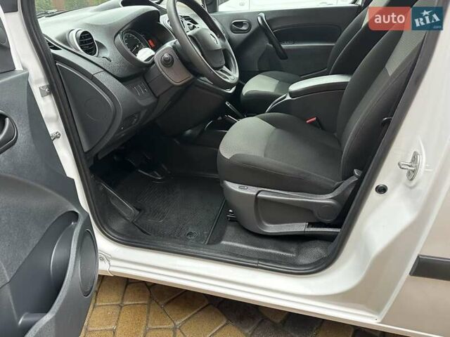 Белый Рено Кенгу, объемом двигателя 0 л и пробегом 25 тыс. км за 12400 $, фото 27 на Automoto.ua