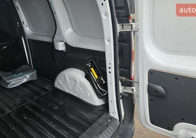 Белый Рено Кенгу, объемом двигателя 0 л и пробегом 50 тыс. км за 10200 $, фото 16 на Automoto.ua