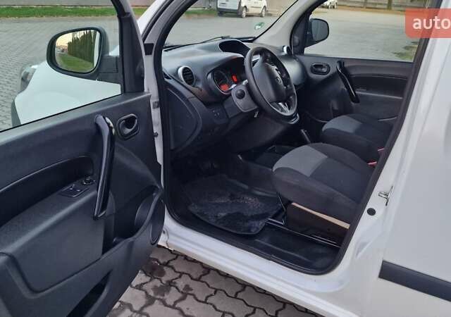 Белый Рено Кенгу, объемом двигателя 0 л и пробегом 92 тыс. км за 9600 $, фото 20 на Automoto.ua