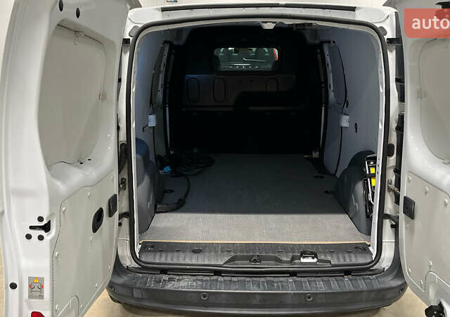 Белый Рено Кенгу, объемом двигателя 0 л и пробегом 27 тыс. км за 13100 $, фото 16 на Automoto.ua