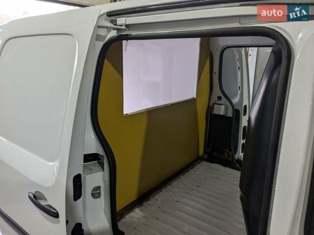 Белый Рено Кенгу, объемом двигателя 0 л и пробегом 52 тыс. км за 8750 $, фото 12 на Automoto.ua