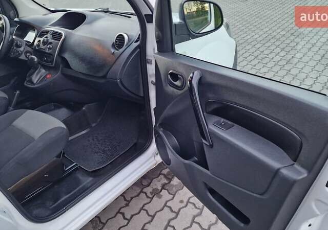 Белый Рено Кенгу, объемом двигателя 0 л и пробегом 92 тыс. км за 9600 $, фото 19 на Automoto.ua