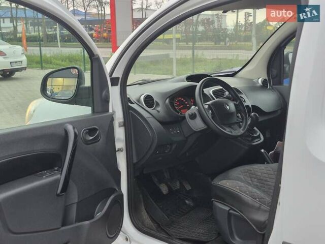 Белый Рено Кенгу, объемом двигателя 1.46 л и пробегом 179 тыс. км за 10500 $, фото 5 на Automoto.ua
