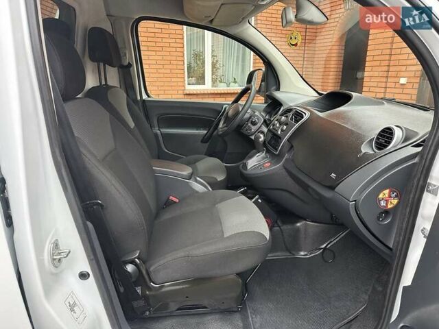 Белый Рено Кенгу, объемом двигателя 0 л и пробегом 25 тыс. км за 12400 $, фото 61 на Automoto.ua