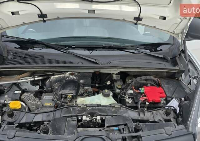 Белый Рено Кенгу, объемом двигателя 0 л и пробегом 50 тыс. км за 10200 $, фото 18 на Automoto.ua