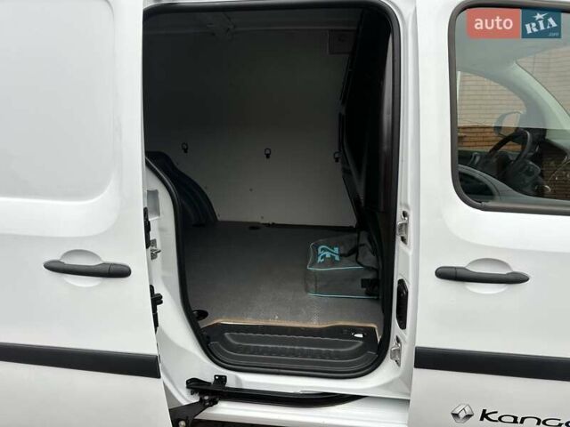 Белый Рено Кенгу, объемом двигателя 0 л и пробегом 25 тыс. км за 12400 $, фото 49 на Automoto.ua