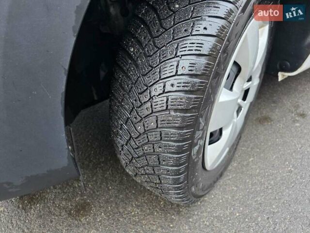 Білий Рено Кєнгу, об'ємом двигуна 0 л та пробігом 57 тис. км за 12400 $, фото 9 на Automoto.ua