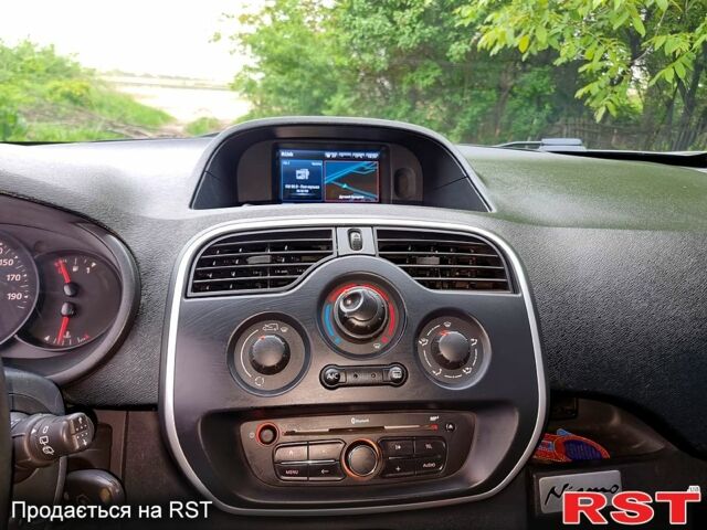Белый Рено Кенгу, объемом двигателя 1.5 л и пробегом 91 тыс. км за 9999 $, фото 4 на Automoto.ua