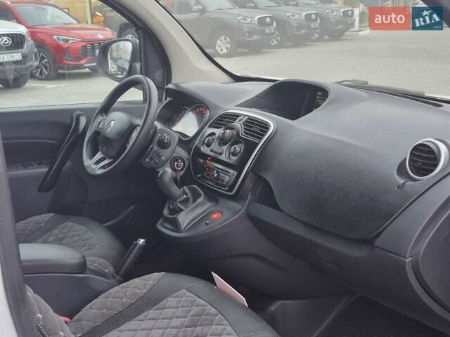 Белый Рено Кенгу, объемом двигателя 1.46 л и пробегом 179 тыс. км за 10500 $, фото 8 на Automoto.ua