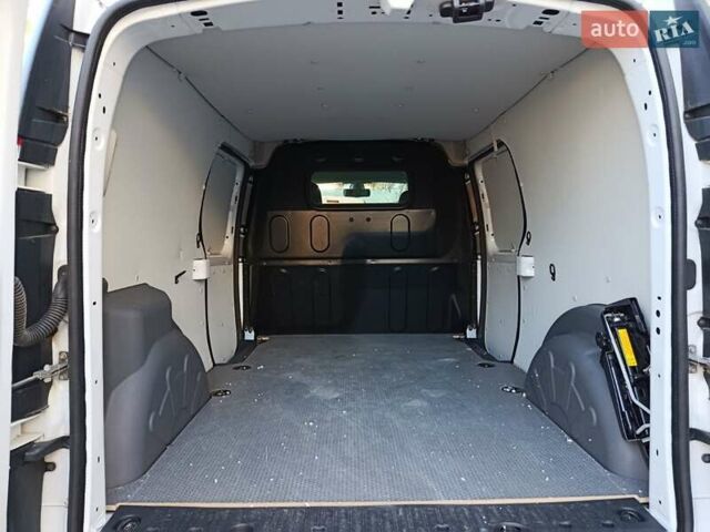 Белый Рено Кенгу, объемом двигателя 0 л и пробегом 27 тыс. км за 13100 $, фото 1 на Automoto.ua