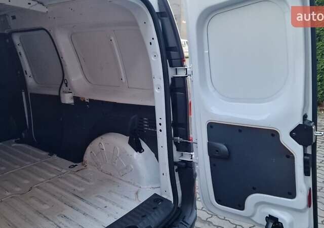 Белый Рено Кенгу, объемом двигателя 0 л и пробегом 92 тыс. км за 9600 $, фото 17 на Automoto.ua