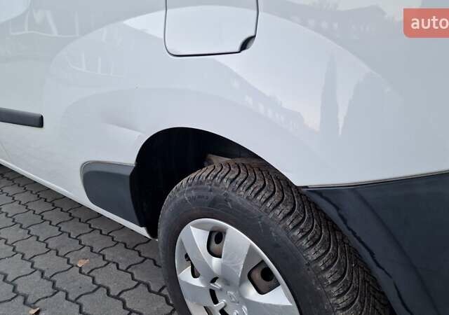 Белый Рено Кенгу, объемом двигателя 0 л и пробегом 92 тыс. км за 9600 $, фото 9 на Automoto.ua