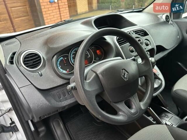 Белый Рено Кенгу, объемом двигателя 0 л и пробегом 25 тыс. км за 12400 $, фото 32 на Automoto.ua