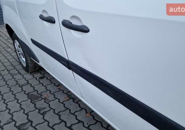 Белый Рено Кенгу, объемом двигателя 0 л и пробегом 92 тыс. км за 9600 $, фото 13 на Automoto.ua