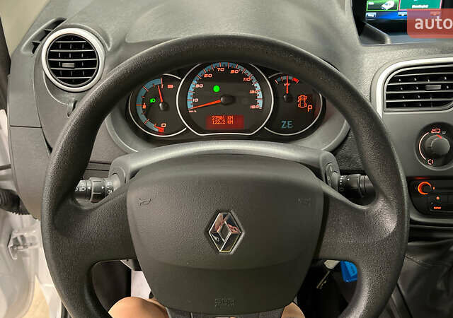 Белый Рено Кенгу, объемом двигателя 0 л и пробегом 27 тыс. км за 13100 $, фото 26 на Automoto.ua